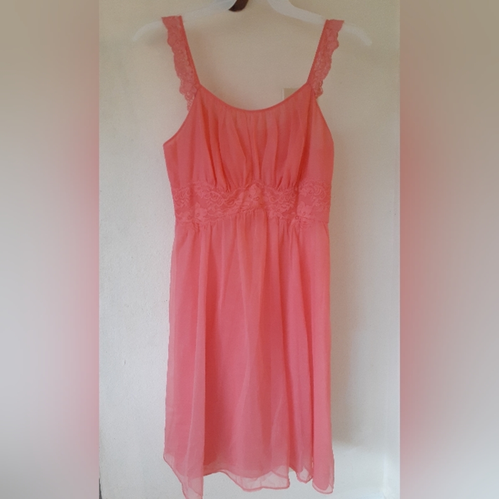 VTG Vanity Fair nightgown Size 38 coral